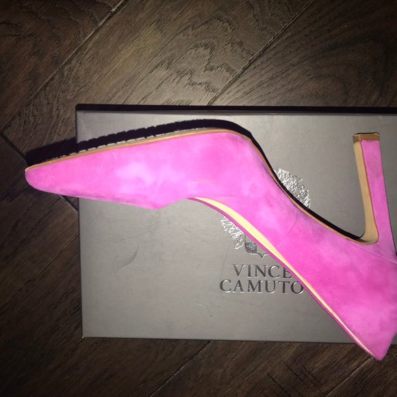 Vince Camuto Sariela Pointed Toe Pumps - Picture 9 of 10